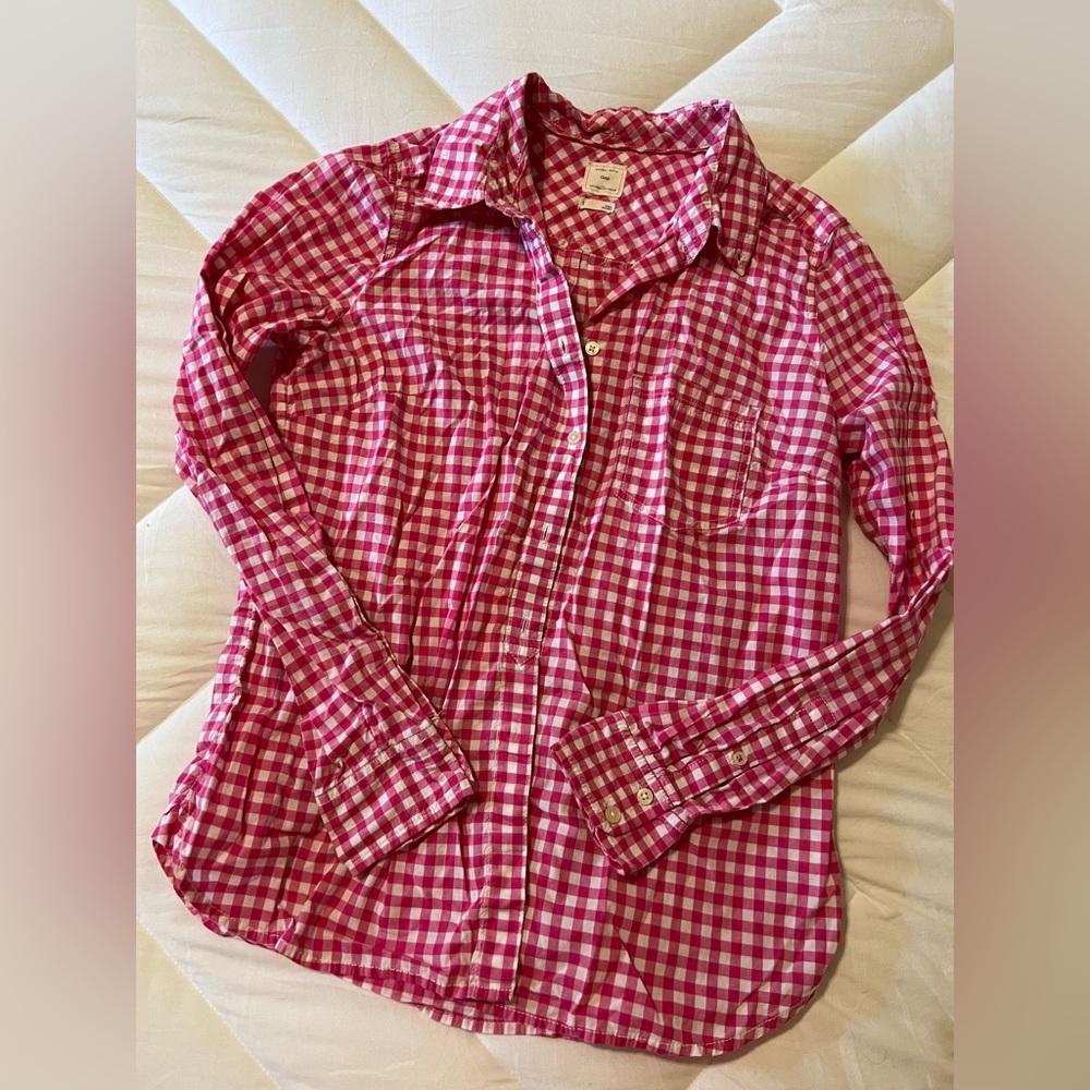 Gap Women’s S button up gingham shirt.